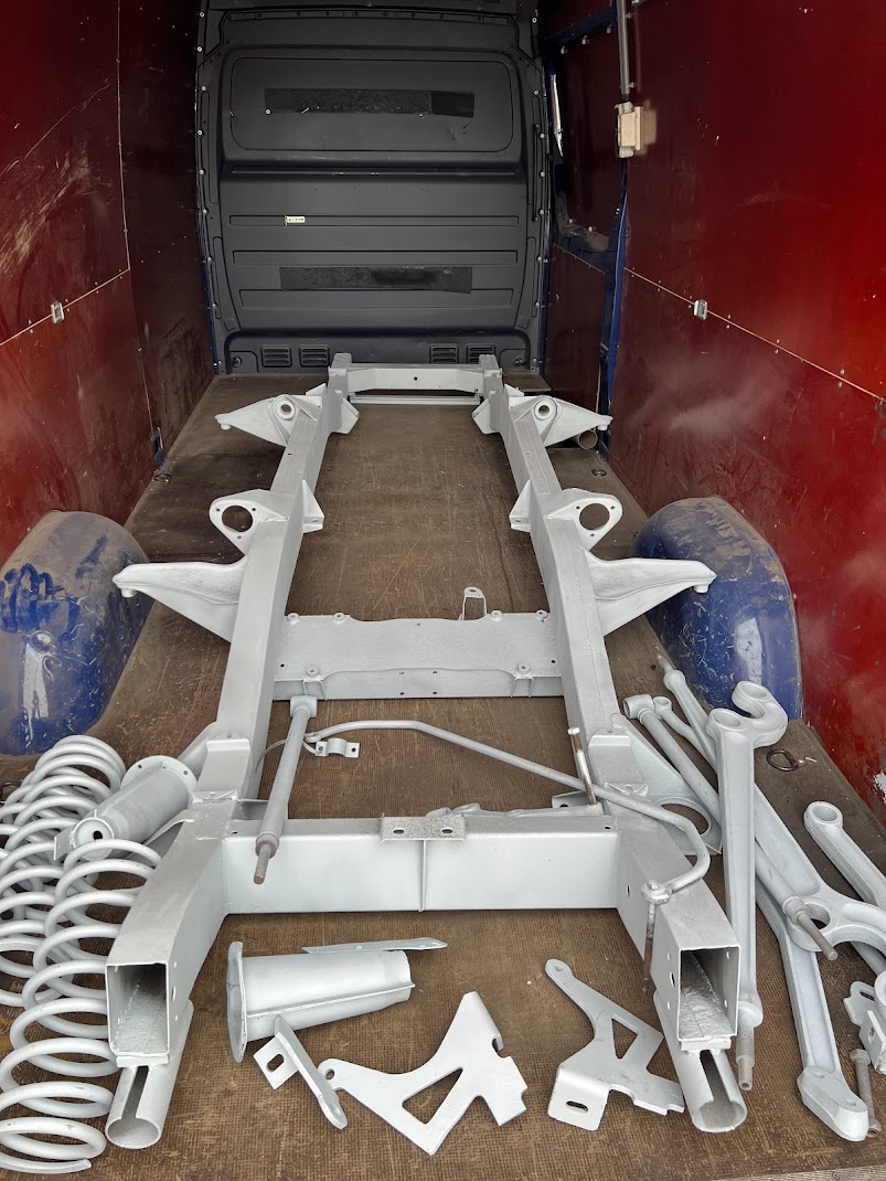 Range Rover DAKAR 4x4 chassis geschoopeerd, gereed voor coating !