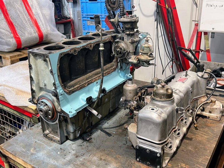 Rover 2000SC blok gereed om op te bouwen !