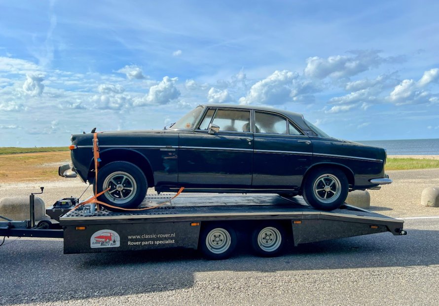 Deze P5B komt binnen met een “opgeblazen” V8……