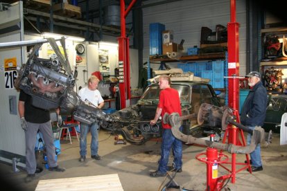 07-06-2011 "De V8 is er uit ....het schiet mooi op!" slopen deel III