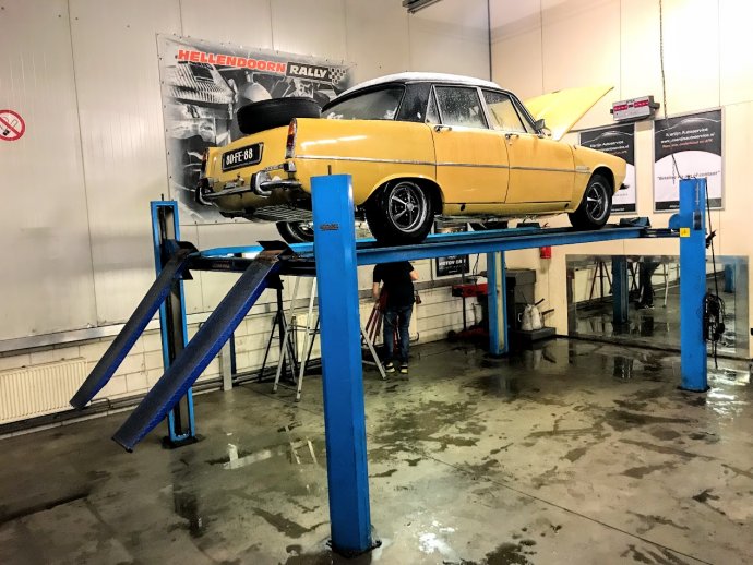 Nieuwe (2 jaar) APK op deze Almond Yellow Rover 3500S