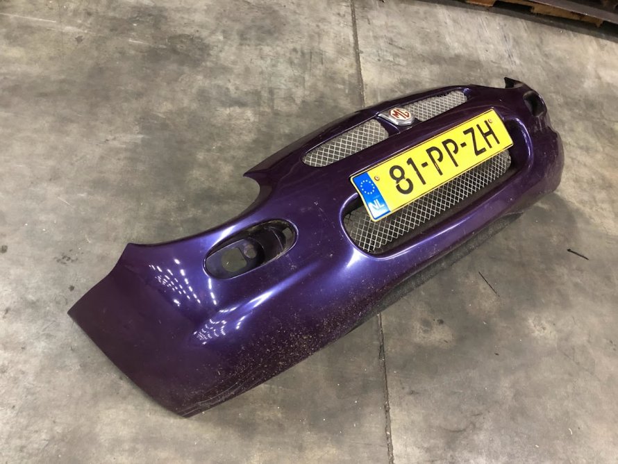 MG F "gereed maken voor paintjob!"