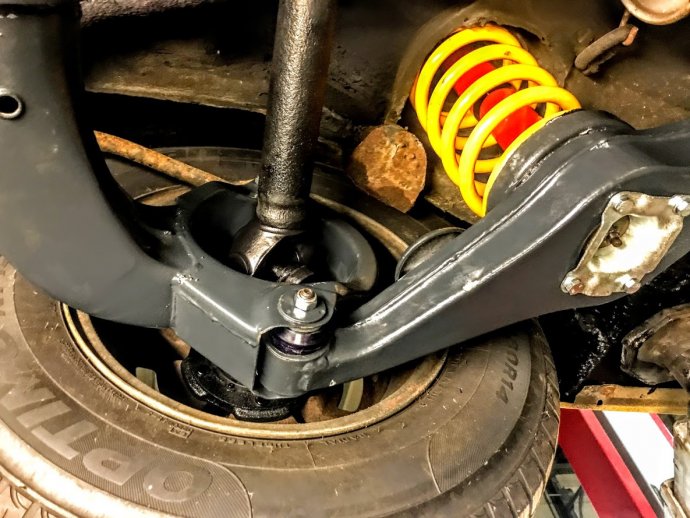 Nieuwe (2 jaar) APK op deze Almond Yellow Rover 3500S