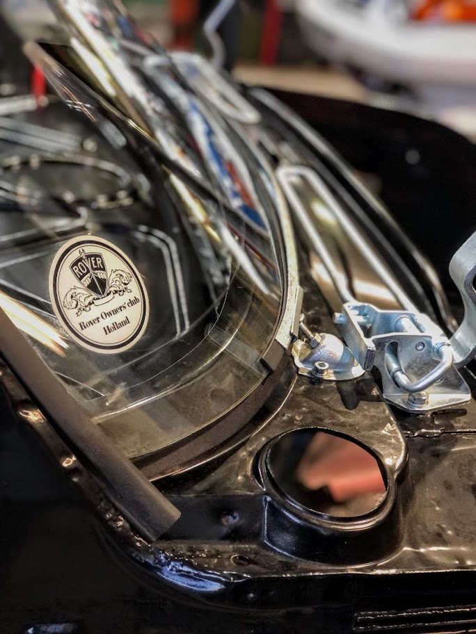 Leuk detail: originele ROCH sticker op de achterruit van de MCH 2023